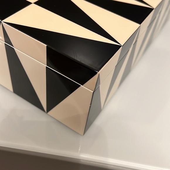 Jonathan Adler MEDIUM OP ART LACQUER BOX - Picture 9 of 17